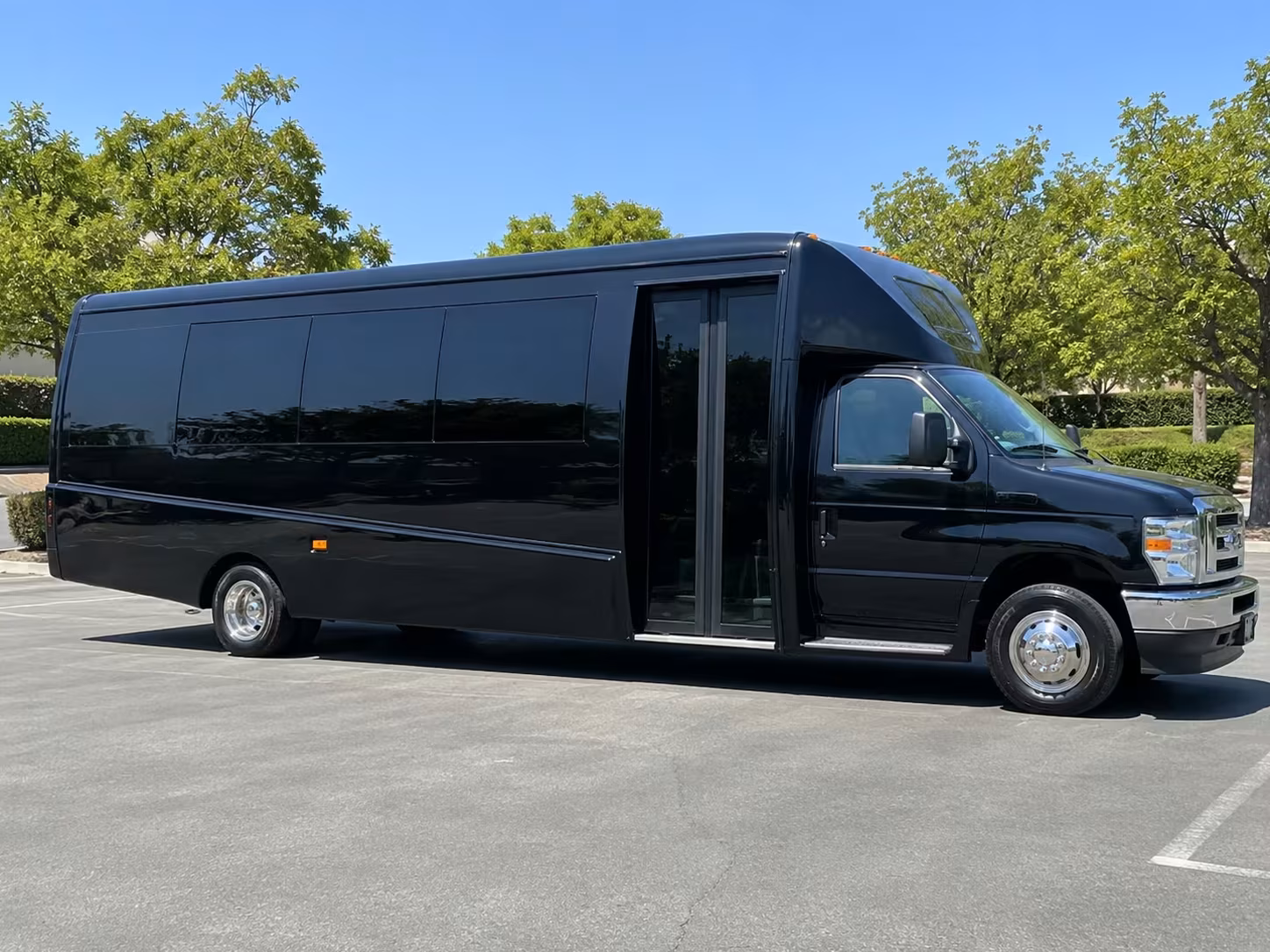 bridal party minibus rentals for getting ready in long beach