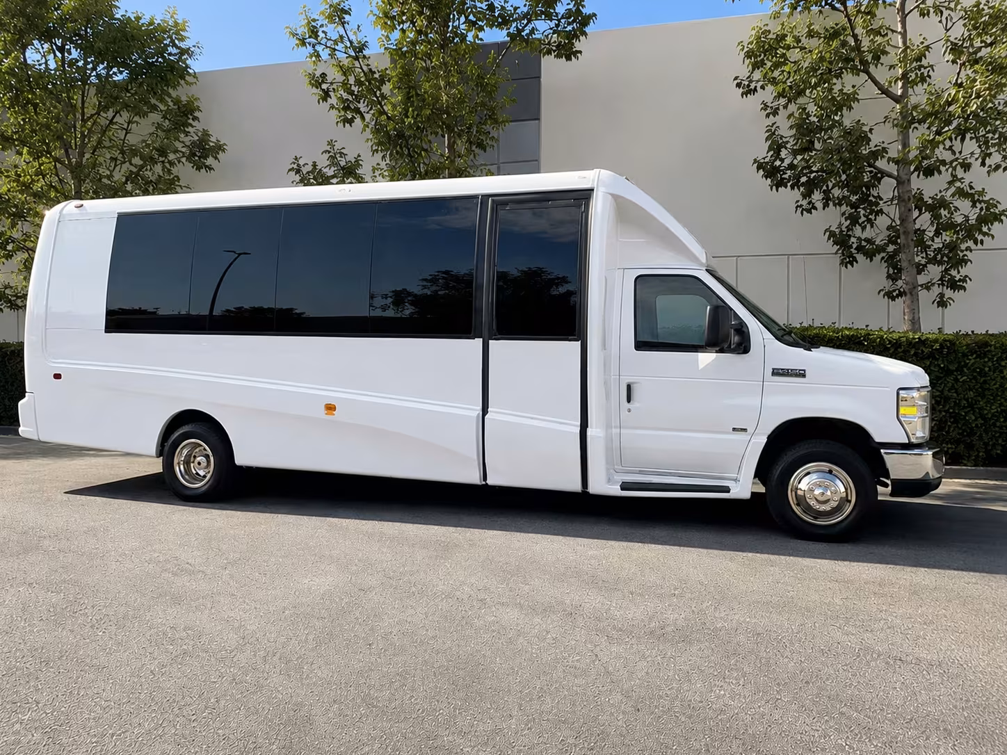 minibus rentals for smaller long beach prom groups